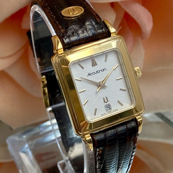 Vintage 1991 Accutron Swiss Made Gold Plated Tank Style Ladies Dress Watch - Picture 4 of 16